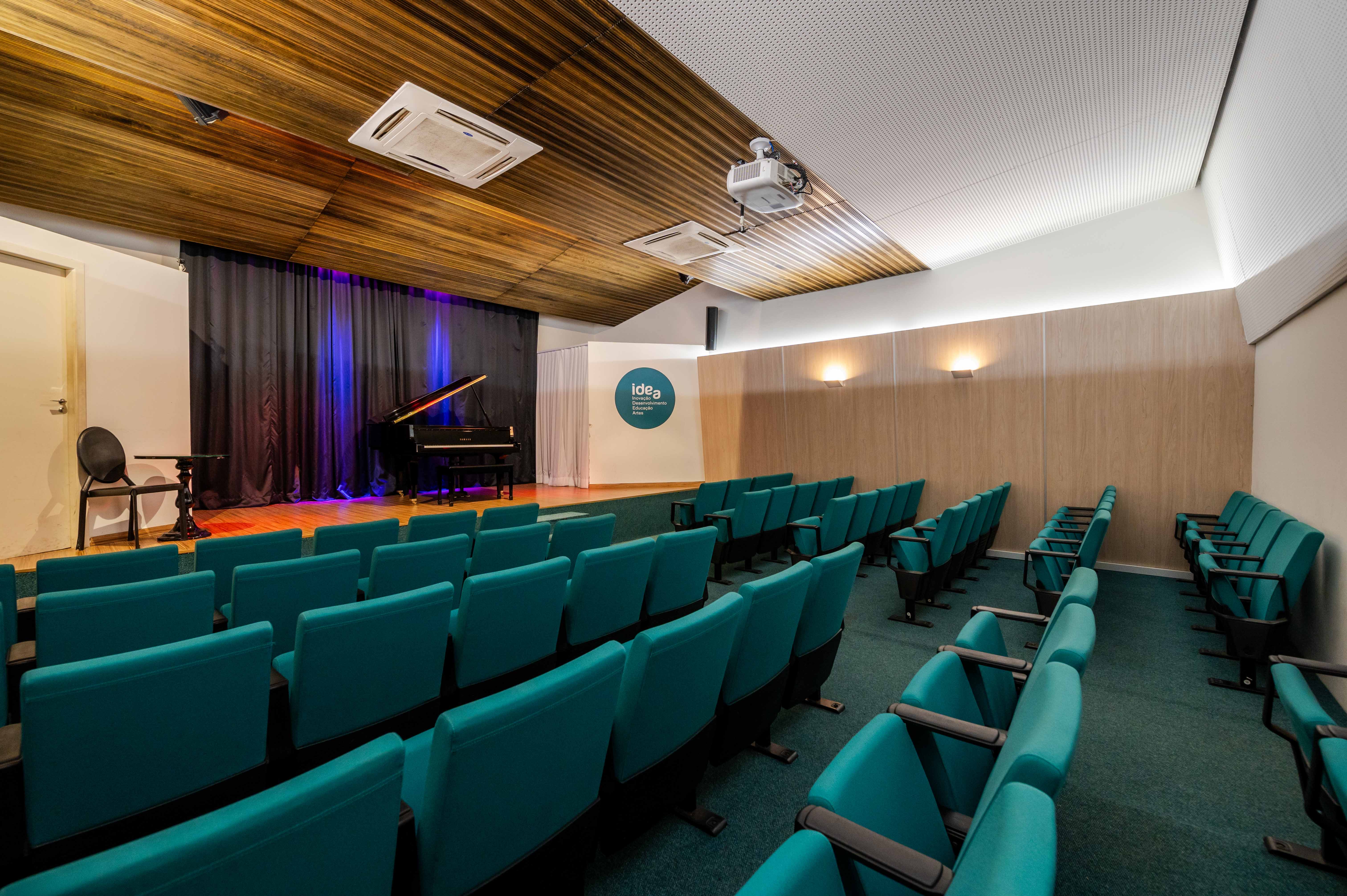 Auditório - iluminação quente