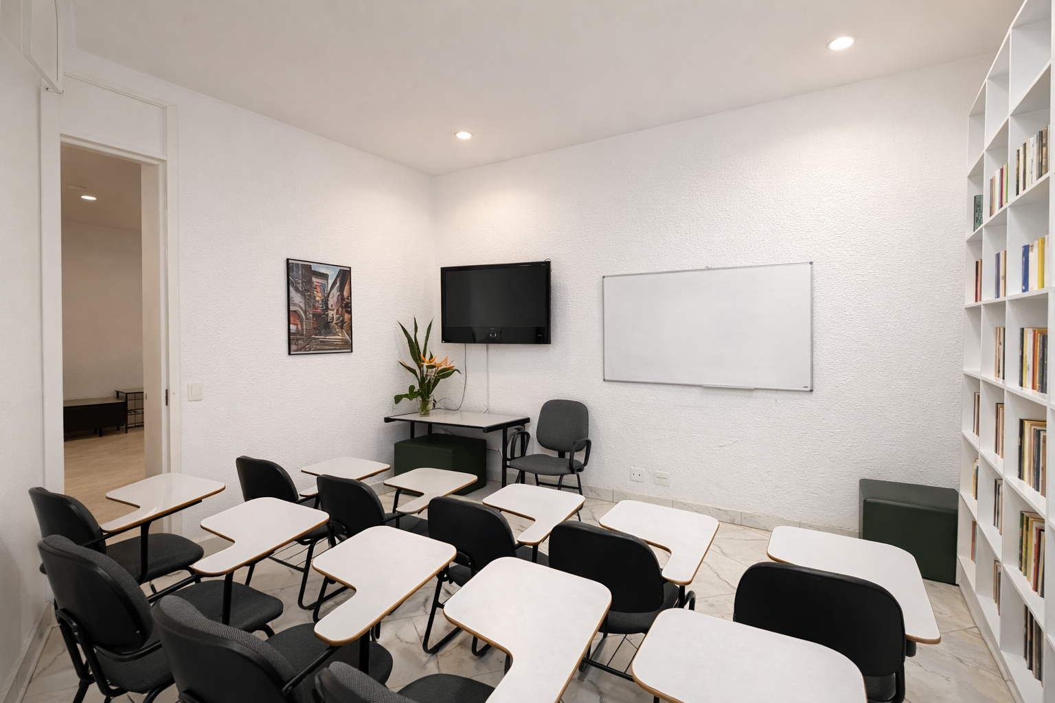 Sala de aula - vista com carteiras